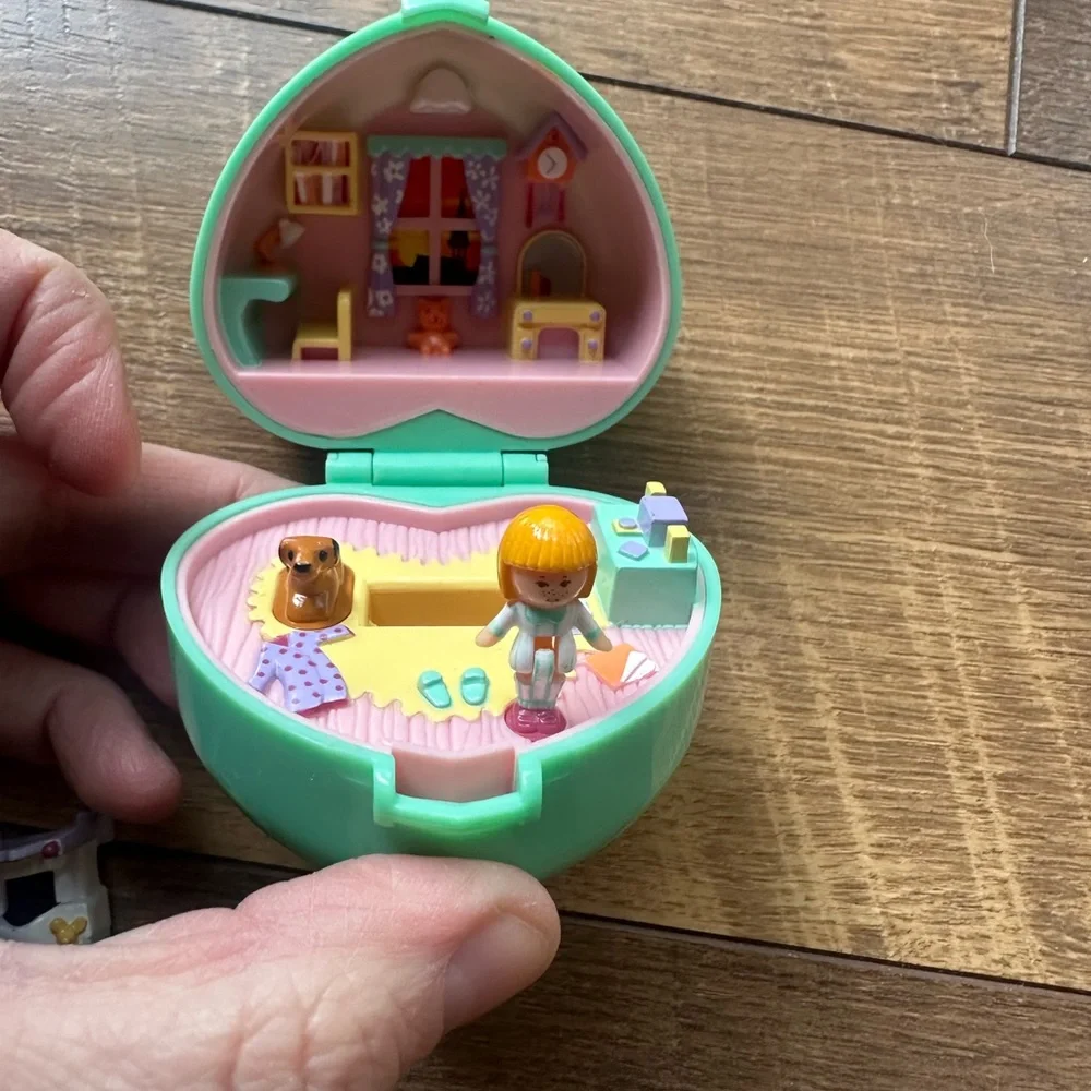 Vintage Bedtime Heart-Shaped Dollhouse Polly Pocket - Picture 5 of 12